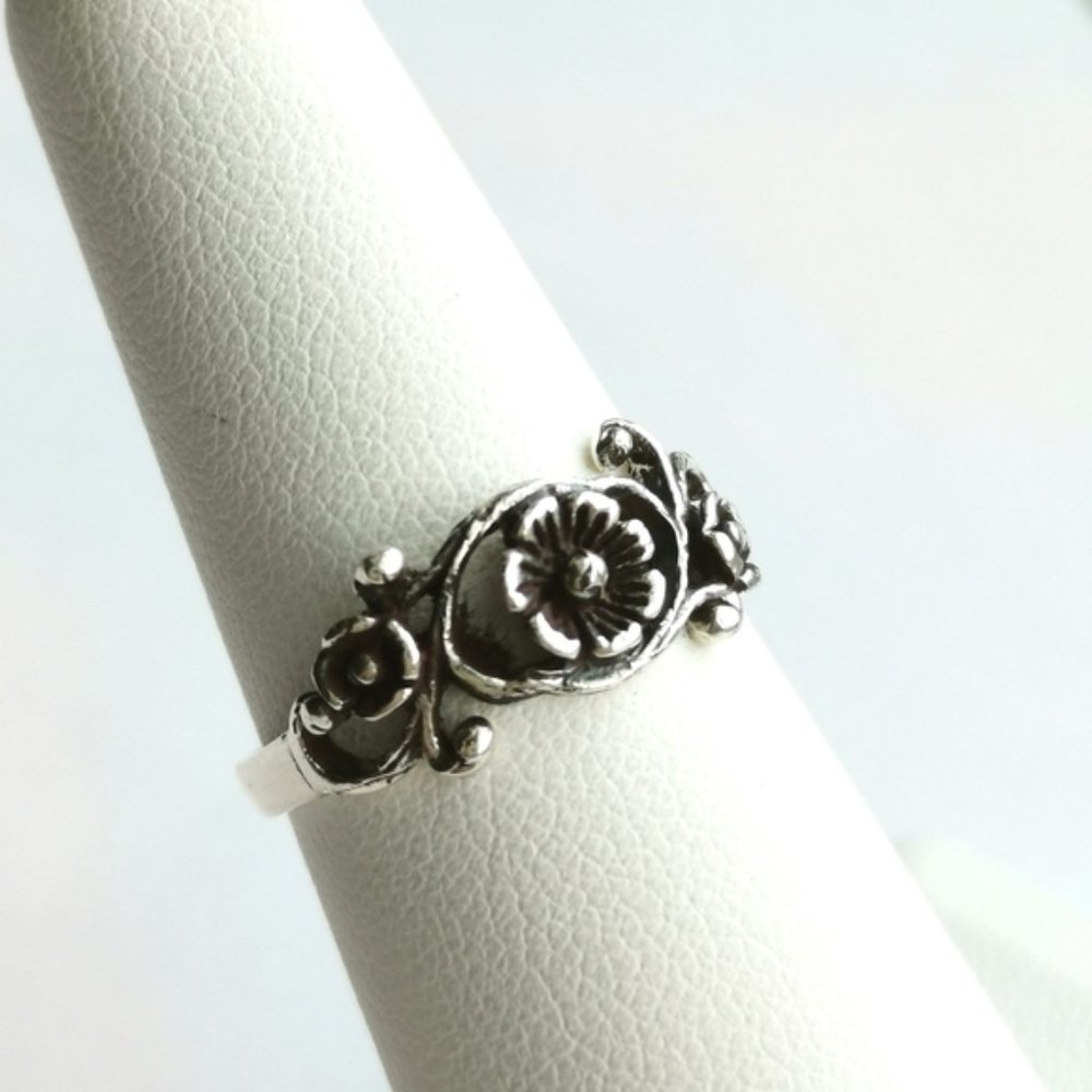 NEW, sterling silver Tudor Rose ring size 7